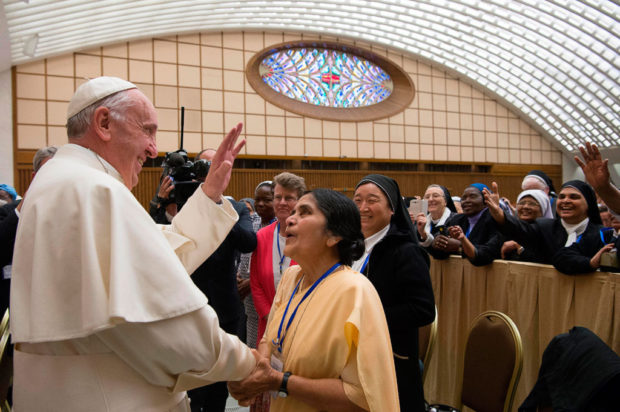 Ordenar a las mujeres católicas como diáconos