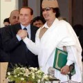 Berlusconi junto a Kadhafi