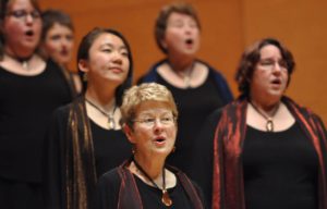 Martín Benvenuto y el Peninsula Women’s Chorus