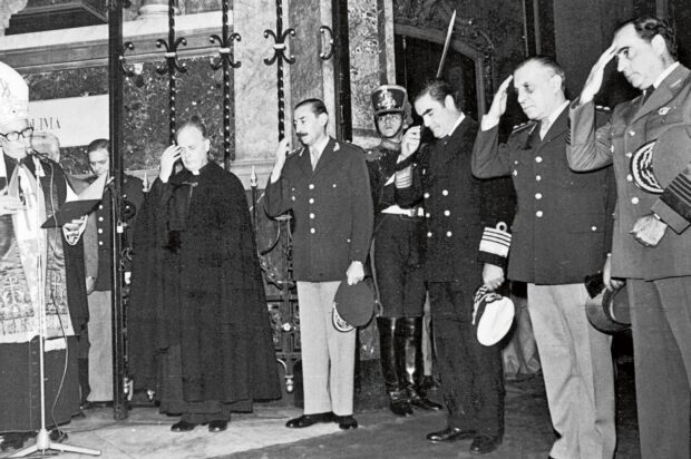 La Iglesia debe dar cuenta de los “dos demonios”